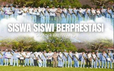 PEMBERIAN PENGHARGAAN KEPADA SISWA BERPRESTASI